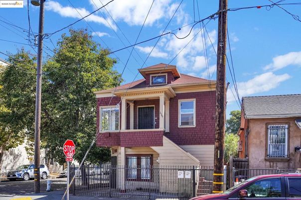 Exterior, Facade, Brick Facade, American Foursquare