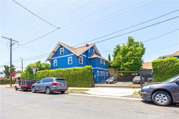 Exterior, Facade, Queen Anne Victorian