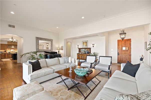 Interior, Living room, Pendant Lights, Piano, Recessed Lighting, Wood Texture Flooring