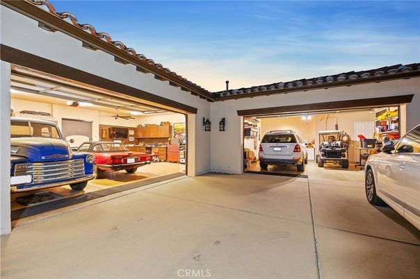 Exterior, Garage