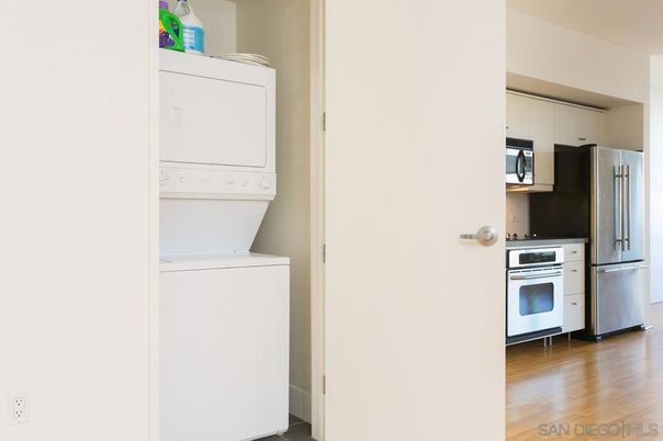 Interior, Kitchen, Utility Closets, Washer, Wood Texture Flooring