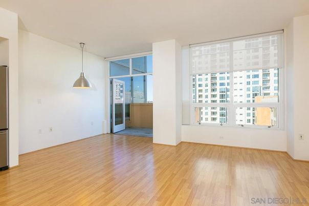 Empty room, Interior, Pendant Lights, Wood Texture Flooring