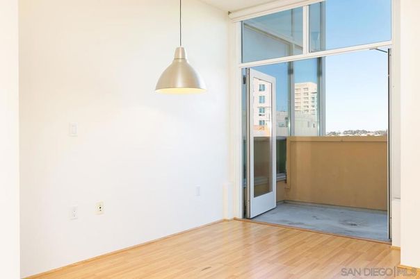 Empty room, Interior, Pendant Lights, Wood Texture Flooring