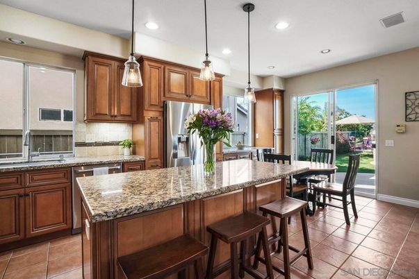 Dining room, Interior, Kitchen, Pendant Lights, Recessed Lighting, Stainless Steel Appliances