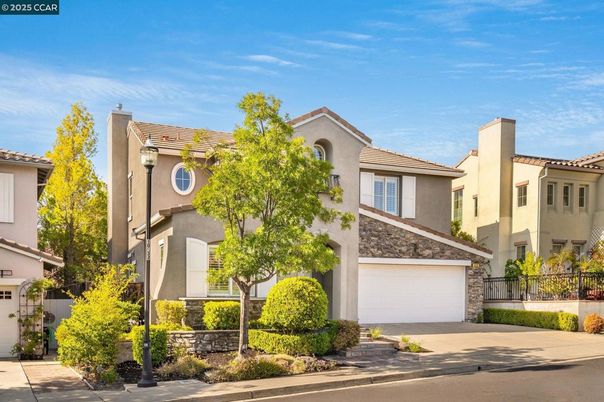 Attached, Exterior, Facade, Mediterranean