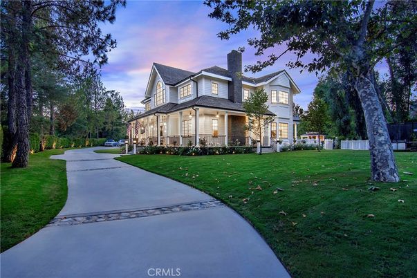 Backyard, Exterior, Facade, Queen Anne Victorian