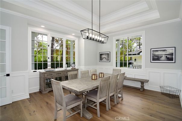 Chandelier, Dining room, Interior, Pendant Lights, Recessed Lighting, Wood Texture Flooring