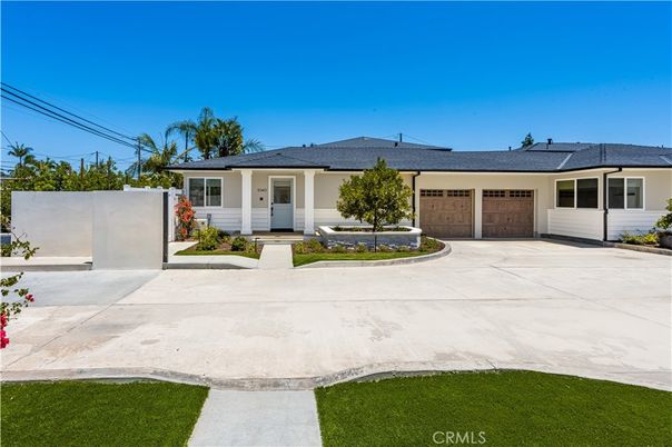 Attached, Exterior, Facade, Ranch