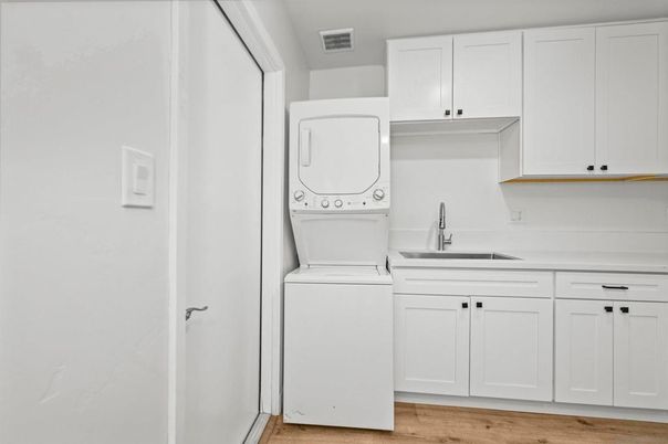 Interior, Utility Closets, Washer, Wood Texture Flooring