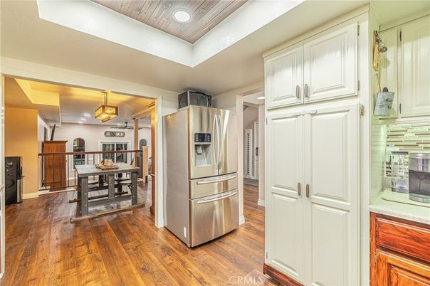 Dining room, Interior, Kitchen, Recessed Lighting, Stainless Steel Appliances, Wooden Ceilings, Wood Texture Flooring