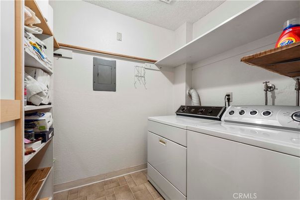 Interior, Washer, Wood Texture Flooring