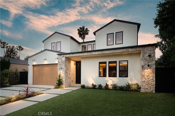 Attached, Exterior, Facade, Modern