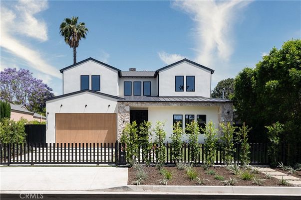 Attached, Exterior, Facade, Farmhouse