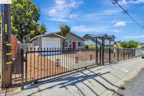 Detached Garage, Exterior