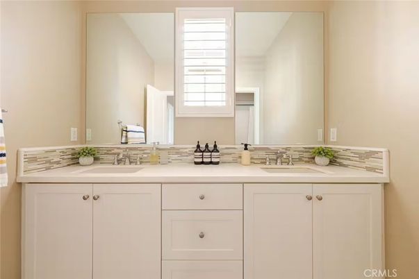 Bathroom, Dual Sink Vanities, Interior