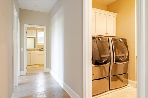 Interior, Utility Closets, Washer, Wood Texture Flooring