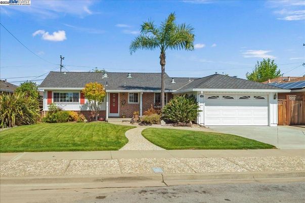 Attached, Exterior, Facade, Brick Facade, Ranch