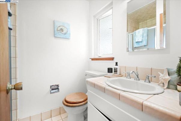 Bathroom, Interior, Tile Countertops