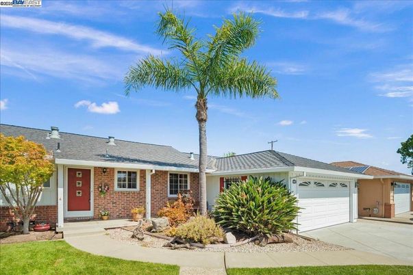 Attached, Exterior, Facade, Brick Facade, Ranch