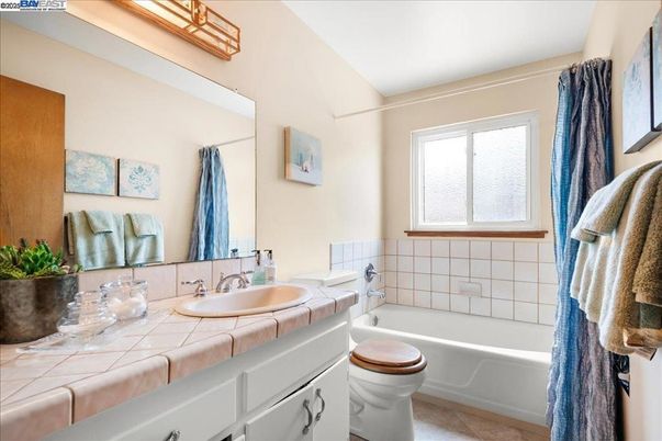 Bathroom, Interior, Tile Countertops