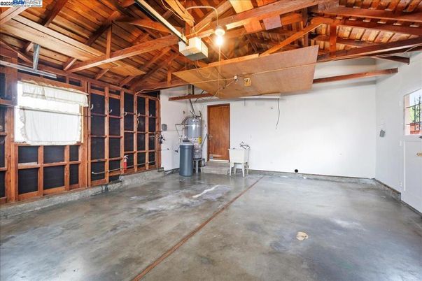 Garage, Interior, Wooden Beams, Wooden Ceilings