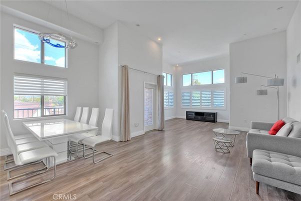 Dining room, Interior, Living room, Pendant Lights, Recessed Lighting, Wood Texture Flooring