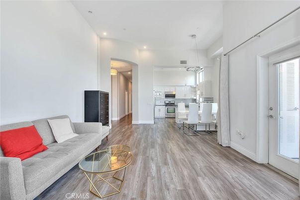 Interior, Kitchen, Living room, Pendant Lights, Recessed Lighting, Stainless Steel Appliances, Wood Texture Flooring