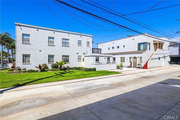 Backyard, Exterior, Facade, Rowhouse