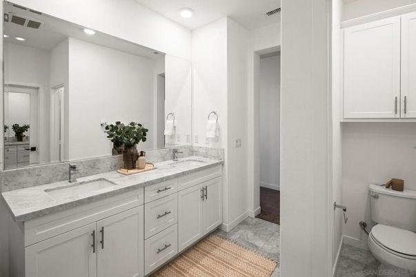 Bathroom, Dual Sink Vanities, Interior, Recessed Lighting
