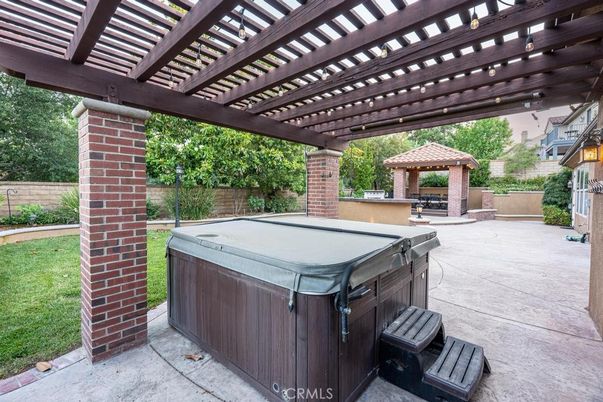 Exterior, Fireplace, Hot Tub