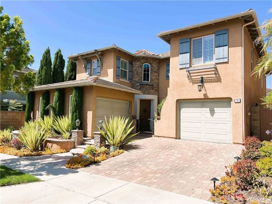 Attached, Exterior, Facade, Mediterranean