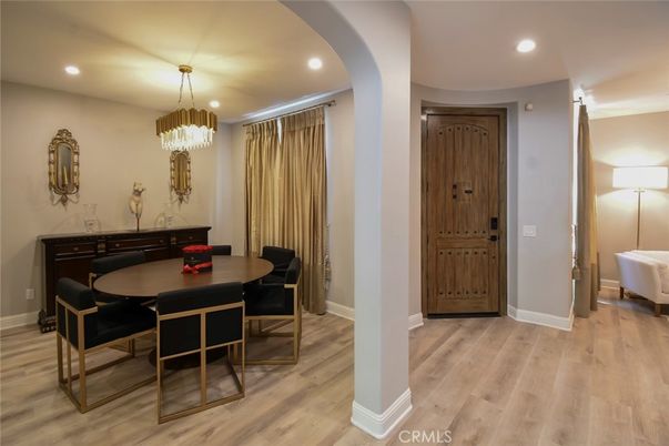 Chandelier, Dining room, Interior, Pendant Lights, Recessed Lighting, Wood Texture Flooring