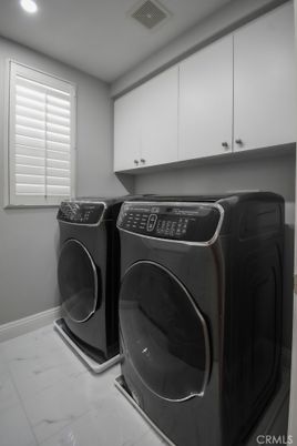 Interior, Marble, Recessed Lighting, Washer