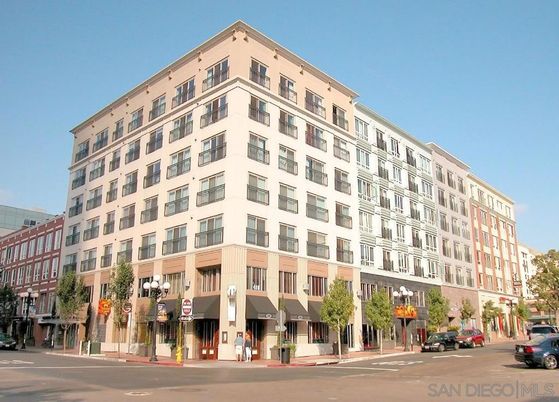 Exterior, Facade, Chicago School