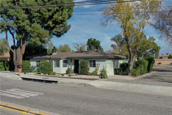 Exterior, Facade, Ranch