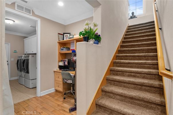 Interior, Recessed Lighting, Washer, Wood Texture Flooring