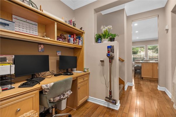 Home Office, Interior, Recessed Lighting, Wood Texture Flooring