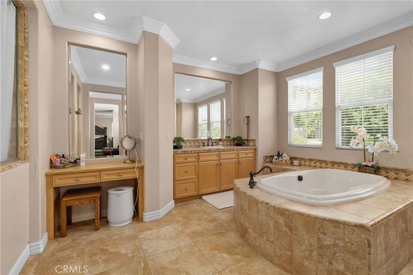 Bathroom, Dual Sink Vanities, Interior, Recessed Lighting