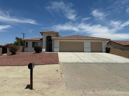 Attached, Exterior, Facade, Mediterranean