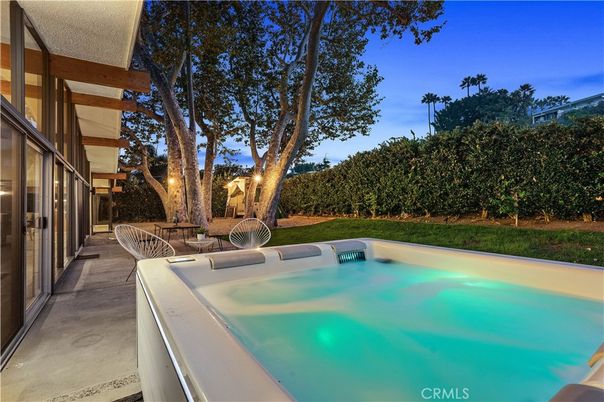 Exterior, Hot Tub, Pool