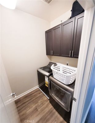 Interior, Washer, Wood Texture Flooring