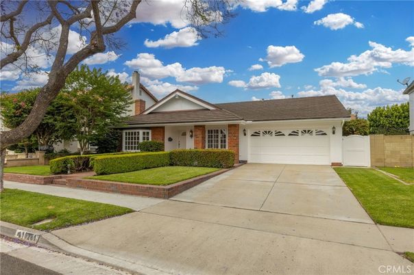 Attached, Exterior, Facade, Brick Facade, Ranch
