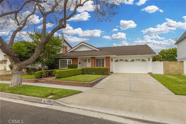 Attached, Exterior, Facade, Brick Facade, Ranch