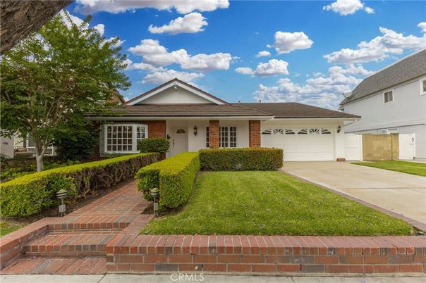 Attached, Exterior, Facade, Brick Facade, Ranch