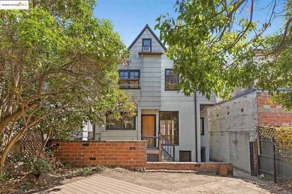 Exterior, Facade, Tudor Revival