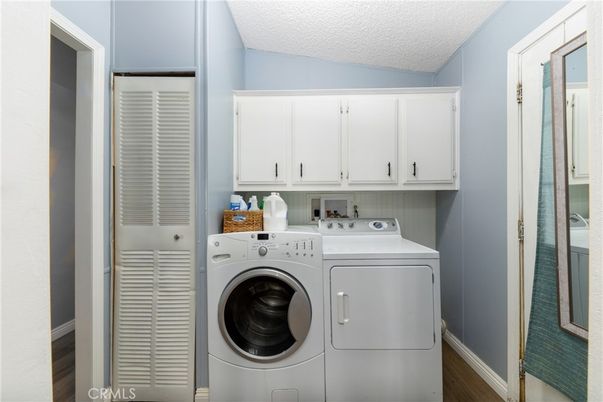 Interior, Utility Closets, Washer, Wood Texture Flooring
