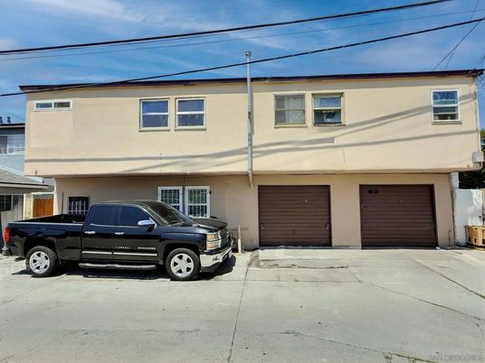 Attached, Exterior, Facade, Rowhouse