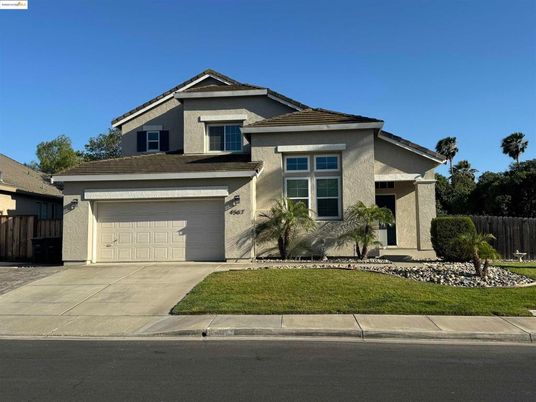 Attached, Exterior, Facade, American Craftsman