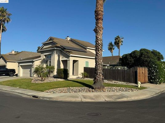 Attached, Exterior, Facade, Solar Panels, Mediterranean