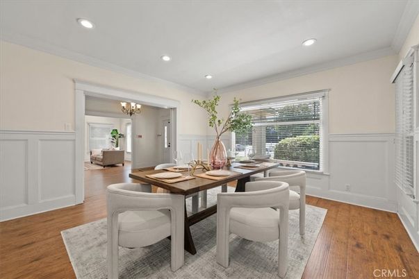 Chandelier, Dining room, Interior, Recessed Lighting, Wood Texture Flooring